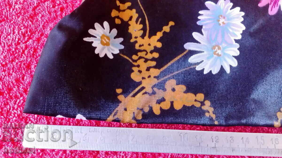 Old lady's purse with price 10.50 BGN | € 5.37 Old lady's purse with price 10.50 BGN | € 5.37