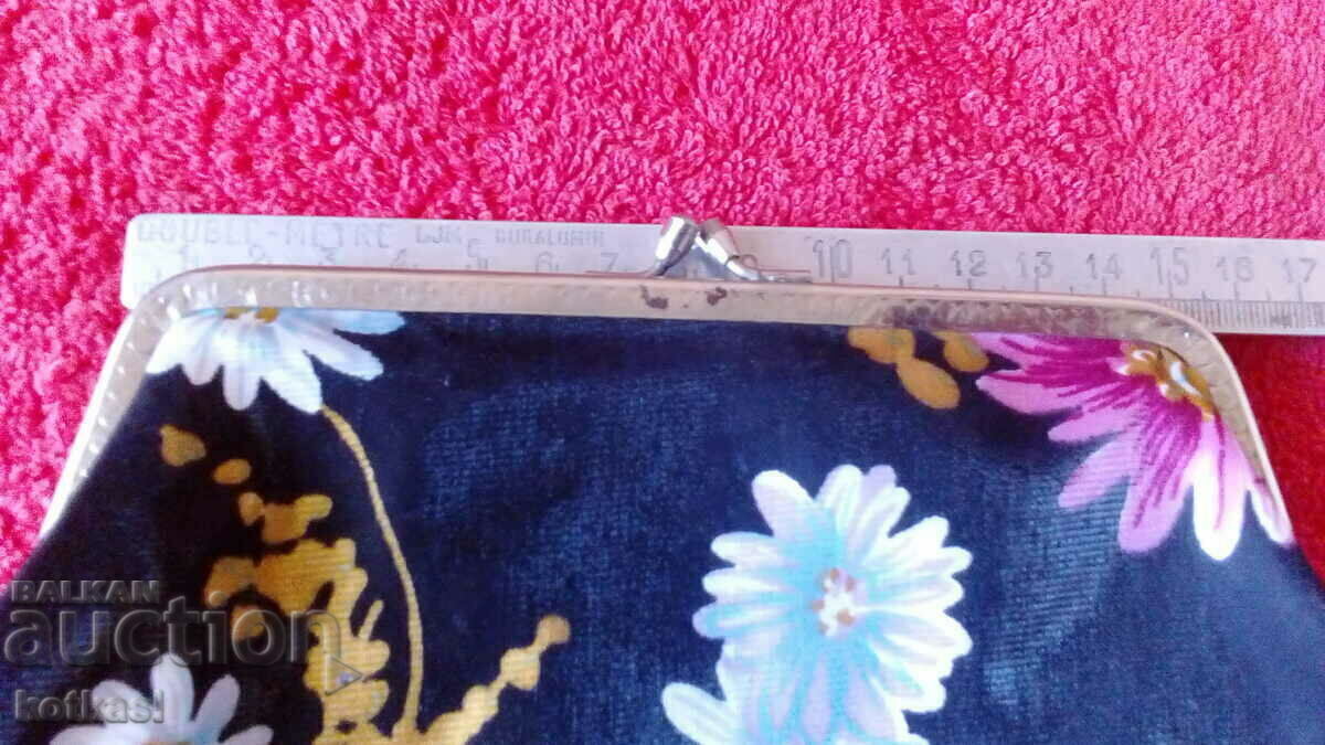 Old lady's purse - 5 Old lady's purse - 5