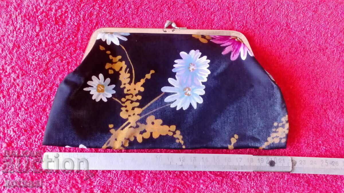 Old lady's purse