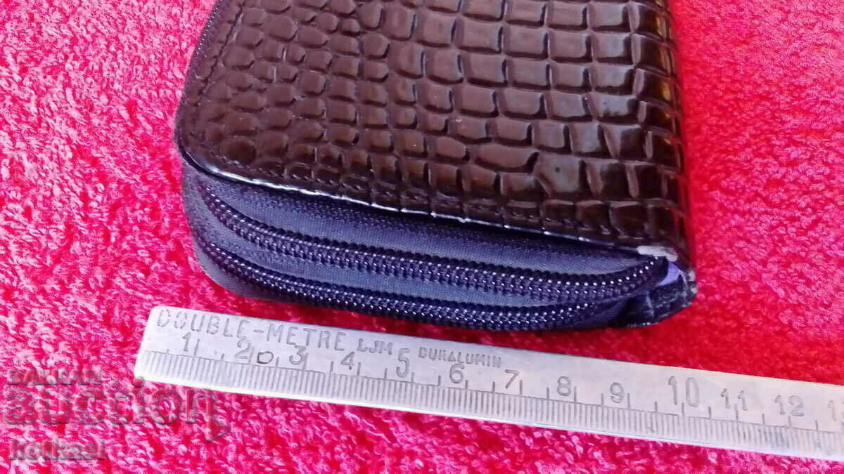 Old ladies leather purse with price 8.50 BGN | € 4.35 Old ladies leather purse with price 8.50 BGN | € 4.35