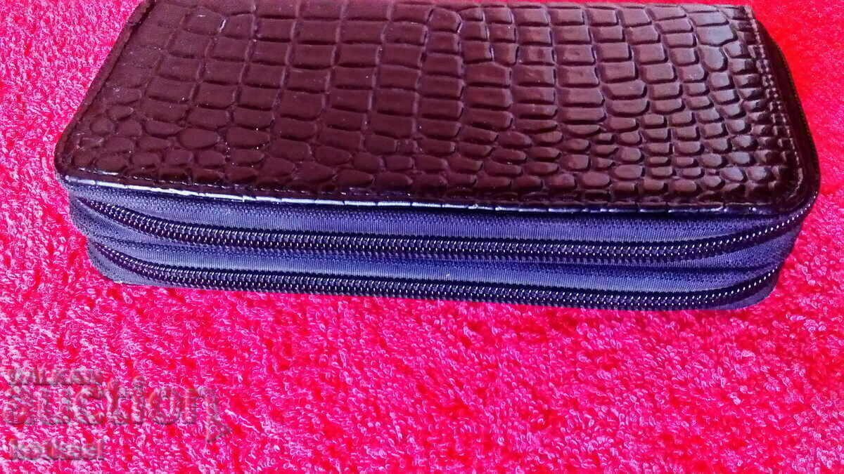 Auction Old ladies leather purse Auction Old ladies leather purse