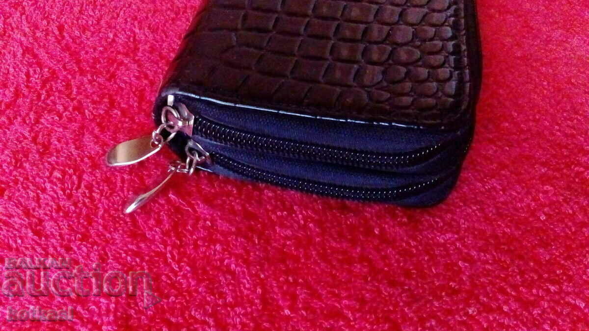 Delivery of Old ladies leather purse Delivery of Old ladies leather purse