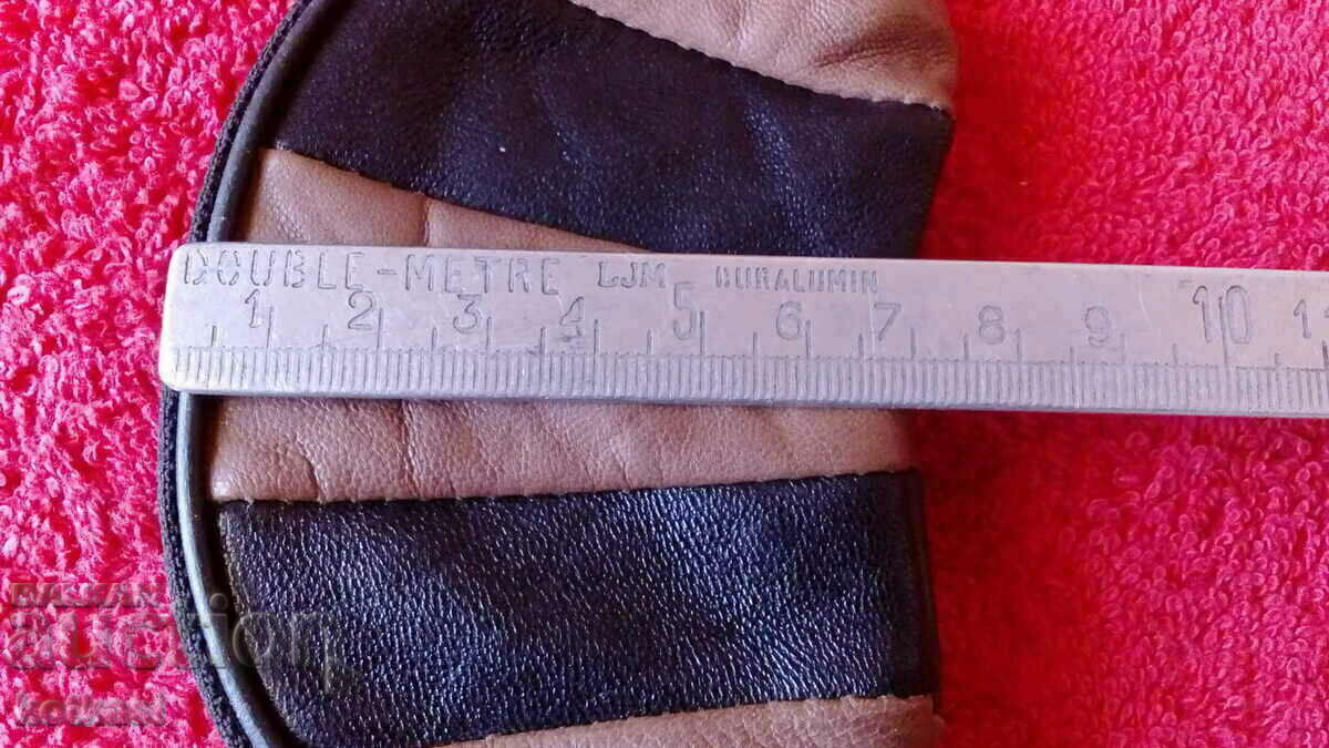 Licitație Poșetă bătrână, piele naturală Licitație Poșetă bătrână, piele naturală