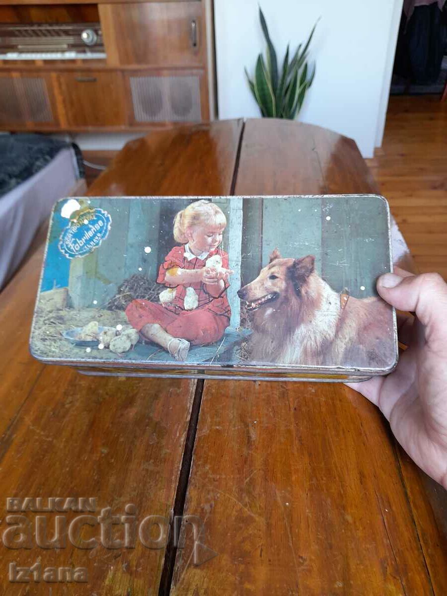 Стара метална кутия с цена 15.00 лв. | € 7.67 Стара метална кутия с цена 15.00 лв. | € 7.67