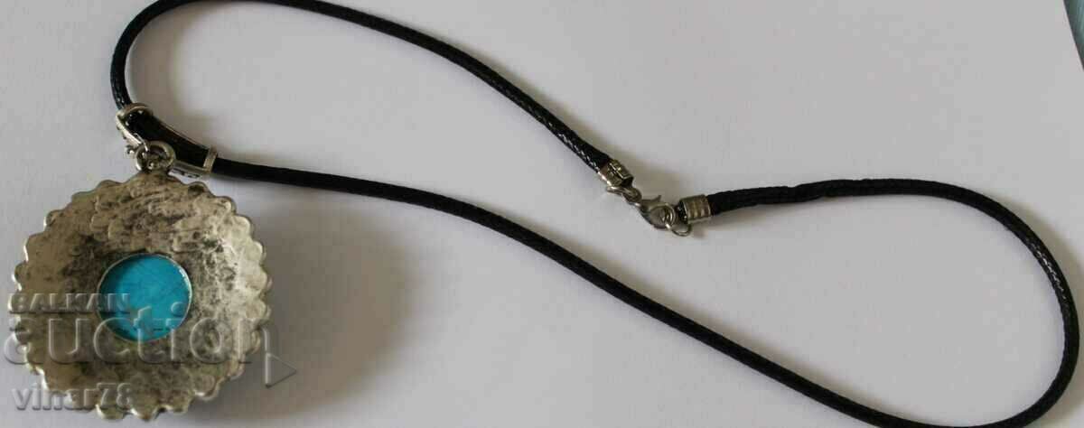 Delivery of pendant necklace Delivery of pendant necklace