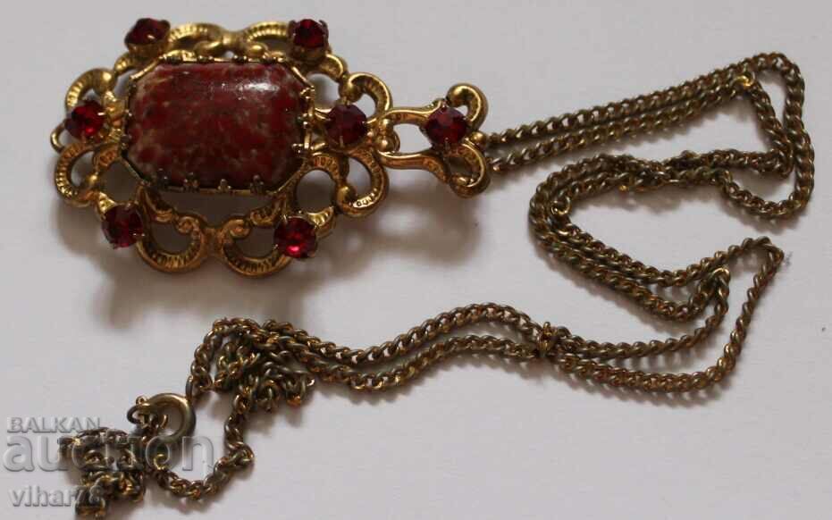 colier cu pandantiv cu preț 35.99 BGN | € 18.40