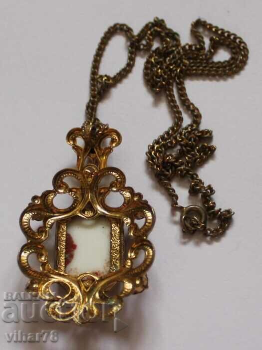 Livrarea colier cu pandantiv