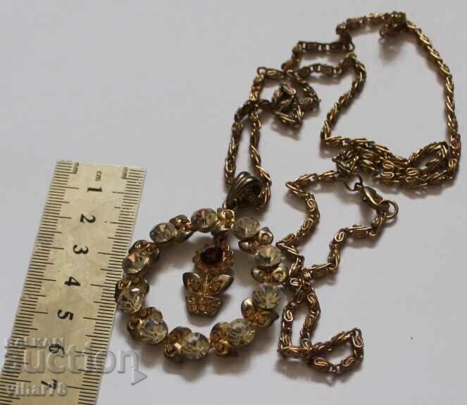 colier cu pandantiv cu preț 31.99 BGN | € 16.36 colier cu pandantiv cu preț 31.99 BGN | € 16.36