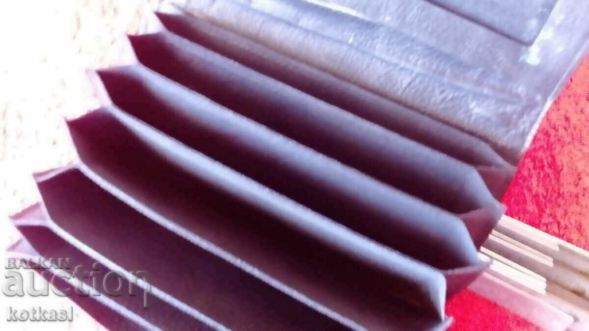 Auction Old genuine leather purse Auction Old genuine leather purse