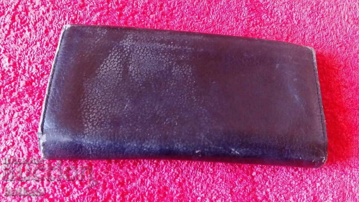 Delivery of Old genuine leather purse Delivery of Old genuine leather purse