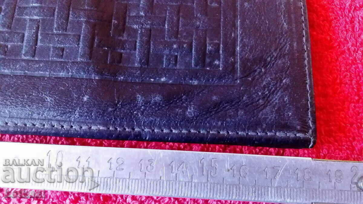 Old Purse Genuine leather wallet with price 15.50 BGN | € 7.93 Old Purse Genuine leather wallet with price 15.50 BGN | € 7.93