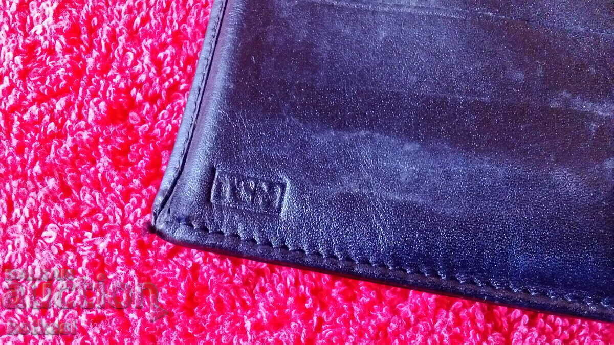 Old branded purse TCM Italy genuine leather with price 15.50 BGN | € 7.93 Old branded purse TCM Italy genuine leather with price 15.50 BGN | € 7.93