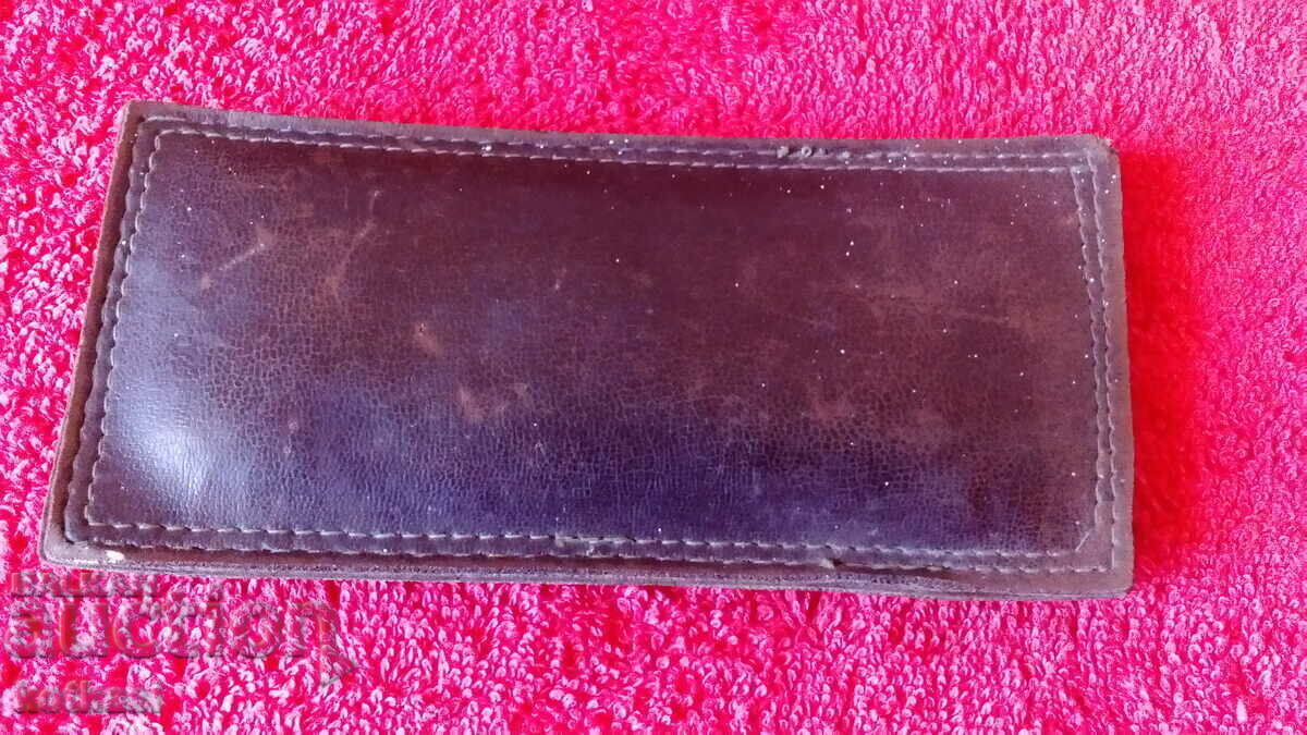 Delivery of Old leather glasses case Delivery of Old leather glasses case