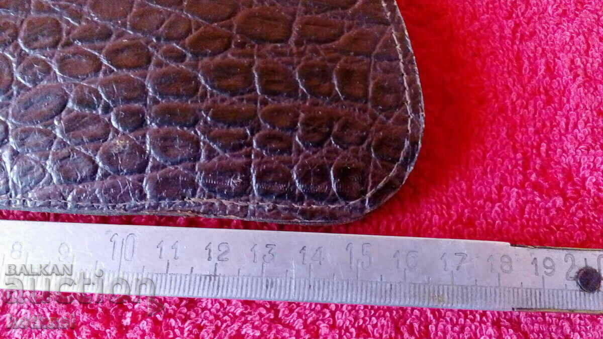 Husa de ochelari din piele de sarpe cu preț 21.00 BGN | € 10.74