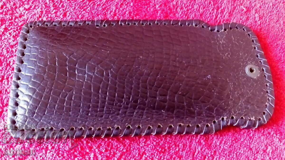 Livrarea Husa veche pentru ochelari, piele naturala, lucrata manual