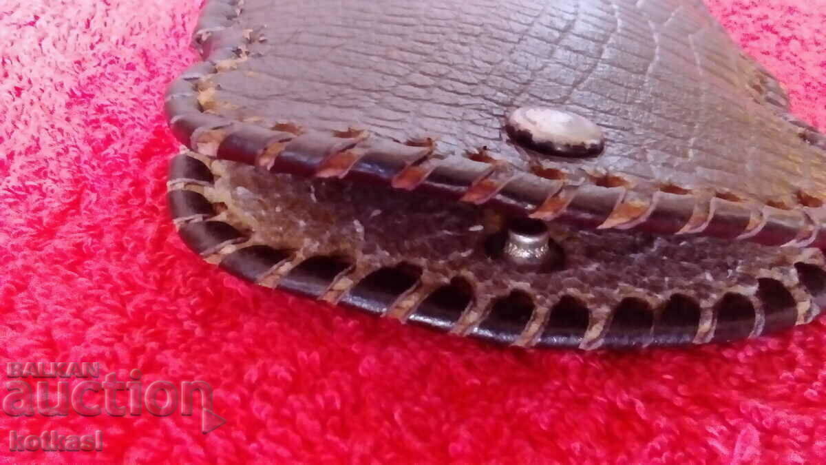 Husa veche pentru ochelari, piele naturala, lucrata manual - 5