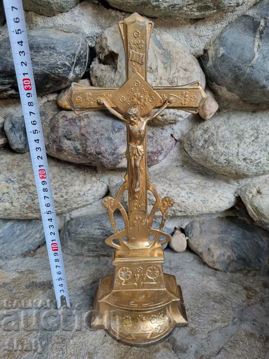 Cruce metalică de masă