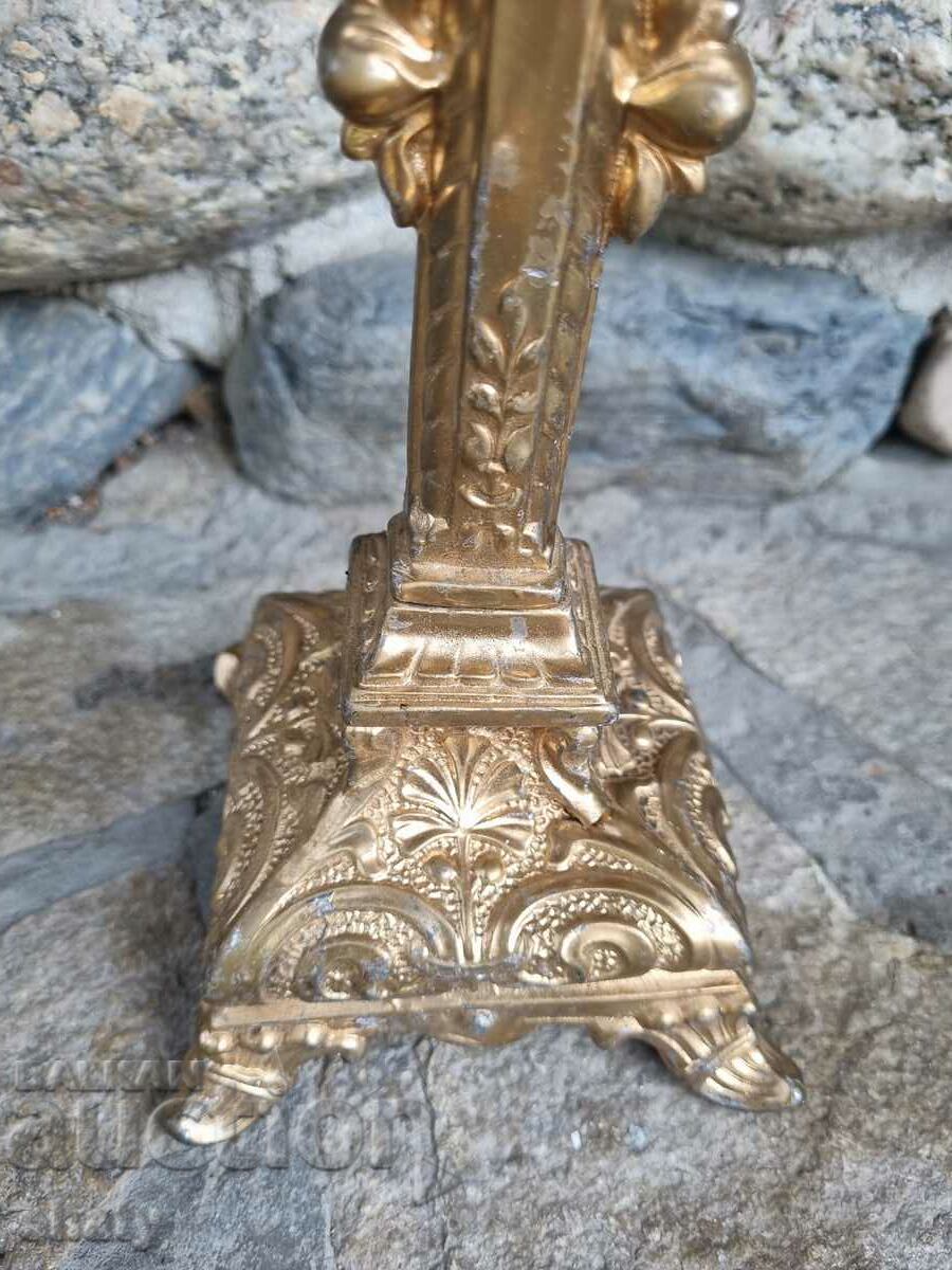 Livrarea Cruce metalică de masă Livrarea Cruce metalică de masă