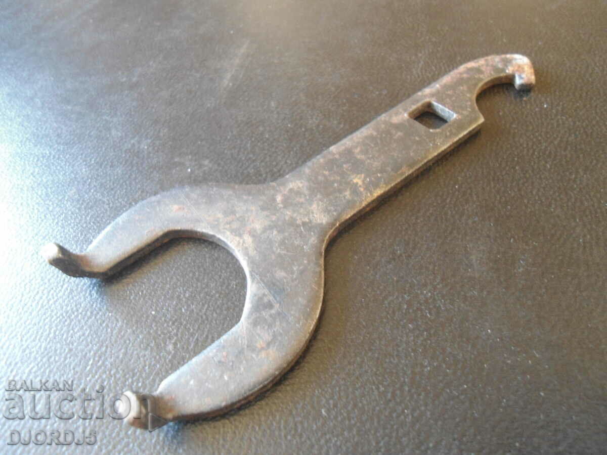 An old switch with price 2.00 BGN | € 1.02 An old switch with price 2.00 BGN | € 1.02