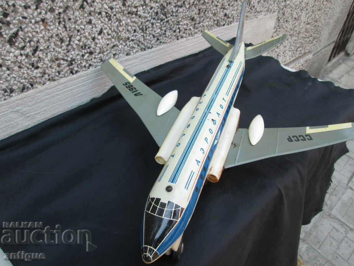 METAL MODEL OF AIRPLANE-AEROFLOT USSR - 7 METAL MODEL OF AIRPLANE-AEROFLOT USSR - 7