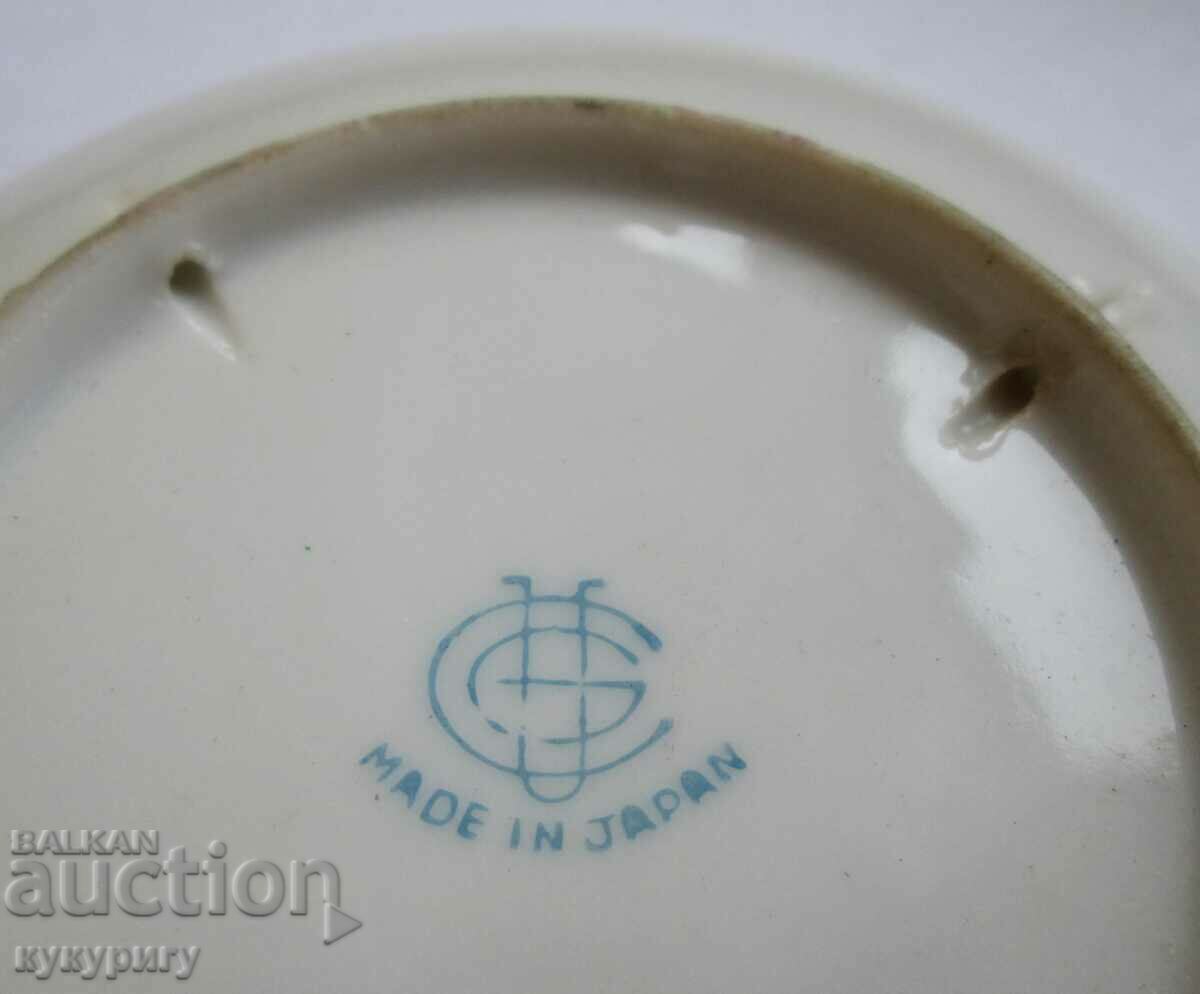 Δημοπρασία Παλιό ιαπωνικό ζωγραφισμένο μικρό πιάτο τοίχου από πορσελάνη Δημοπρασία Παλιό ιαπωνικό ζωγραφισμένο μικρό πιάτο τοίχου από πορσελάνη