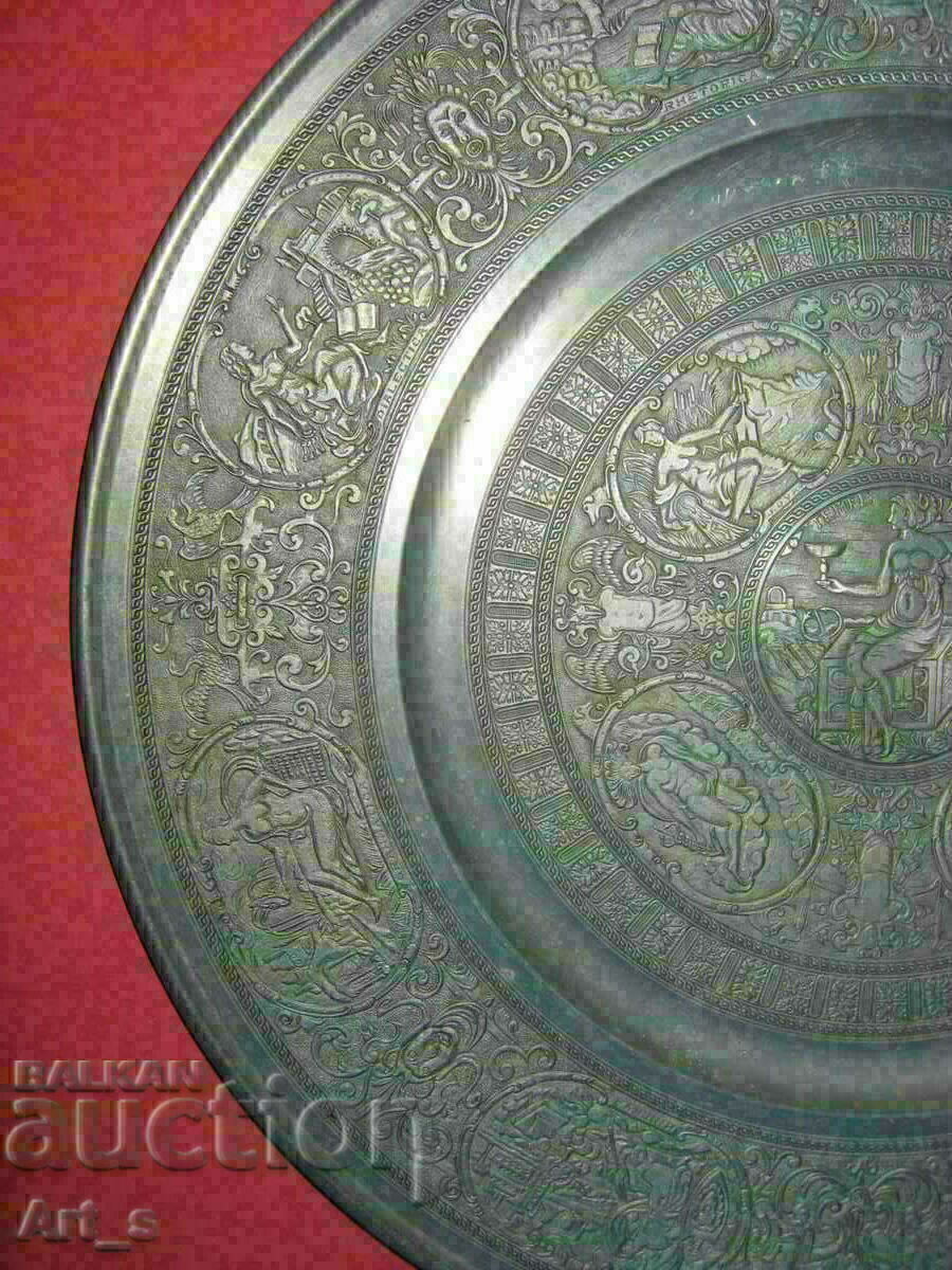 Delivery of An epic collectible plate from Berendsohn with a mythological theme Delivery of An epic collectible plate from Berendsohn with a mythological theme