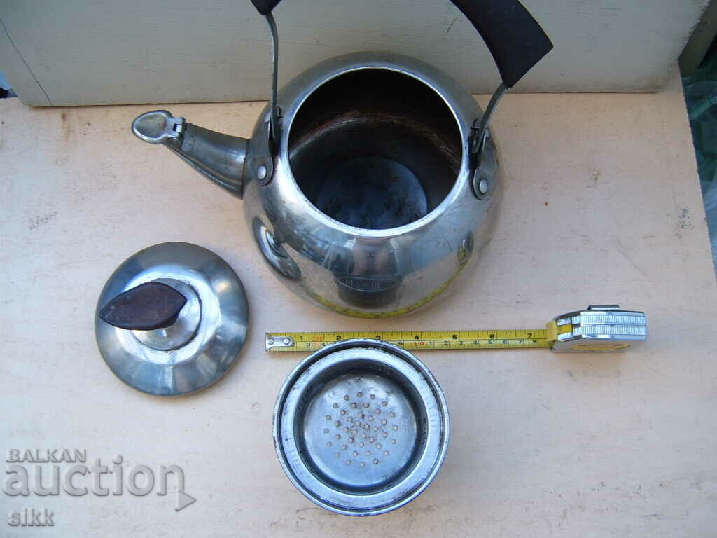 Auction kettle with strainer Auction kettle with strainer