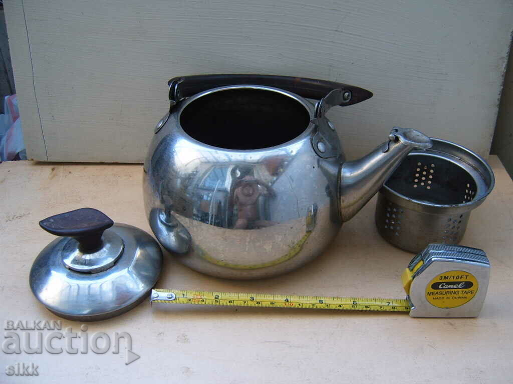 Delivery of kettle with strainer Delivery of kettle with strainer