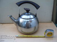 kettle with strainer