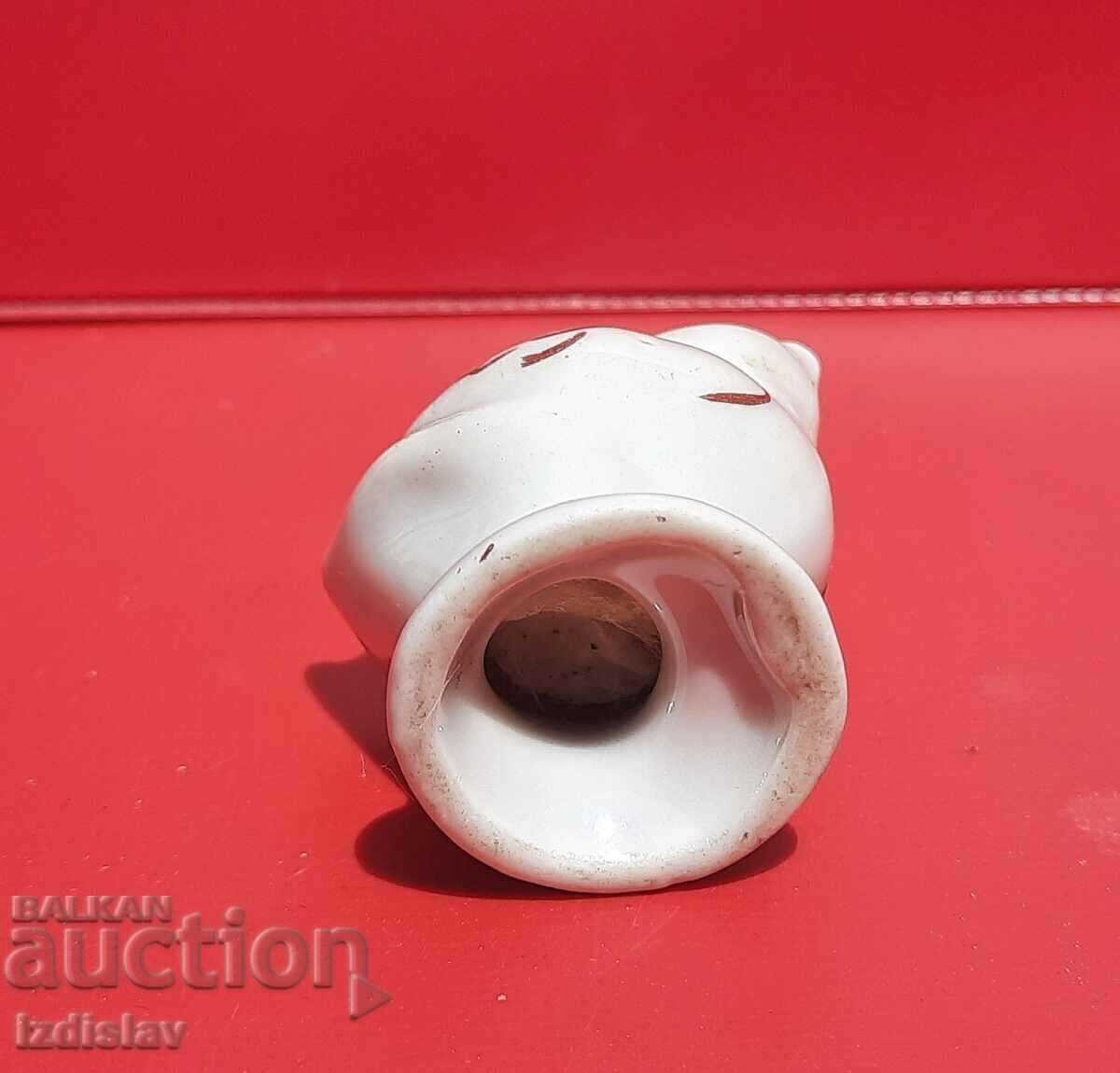 Delivery of Old porcelain bird figurine Delivery of Old porcelain bird figurine