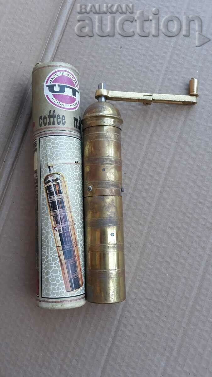 Αχρησιμοποίητος μύλος καφέ δεκαετίας 70 με κουτί με τιμή 31.00 BGN | € 15.85 Αχρησιμοποίητος μύλος καφέ δεκαετίας 70 με κουτί με τιμή 31.00 BGN | € 15.85