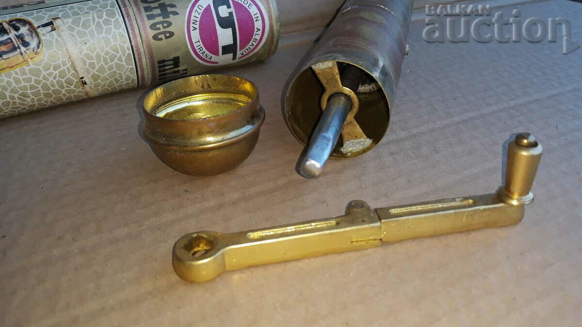 Δημοπρασία Αχρησιμοποίητος μύλος καφέ δεκαετίας 70 με κουτί Δημοπρασία Αχρησιμοποίητος μύλος καφέ δεκαετίας 70 με κουτί