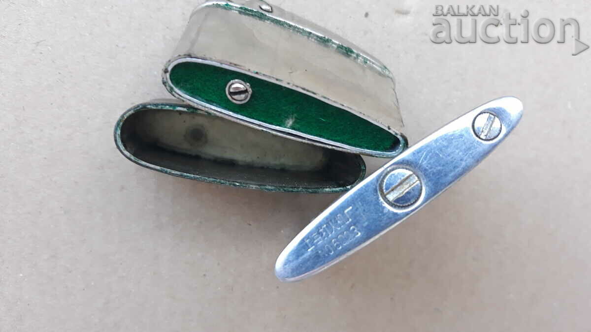 Delivery of retro vintage lighter lighters two pieces Delivery of retro vintage lighter lighters two pieces