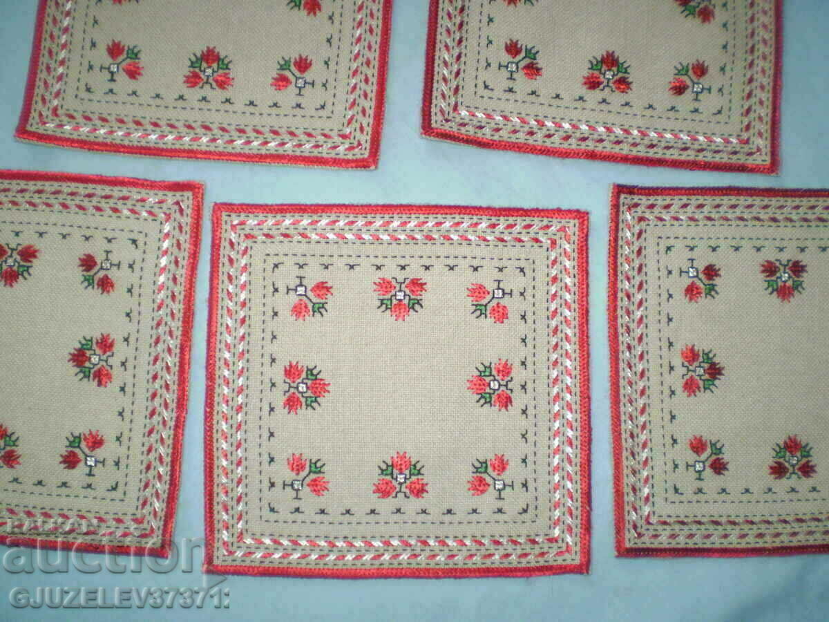 5 pieces of small hand-embroidered check with silk - 5