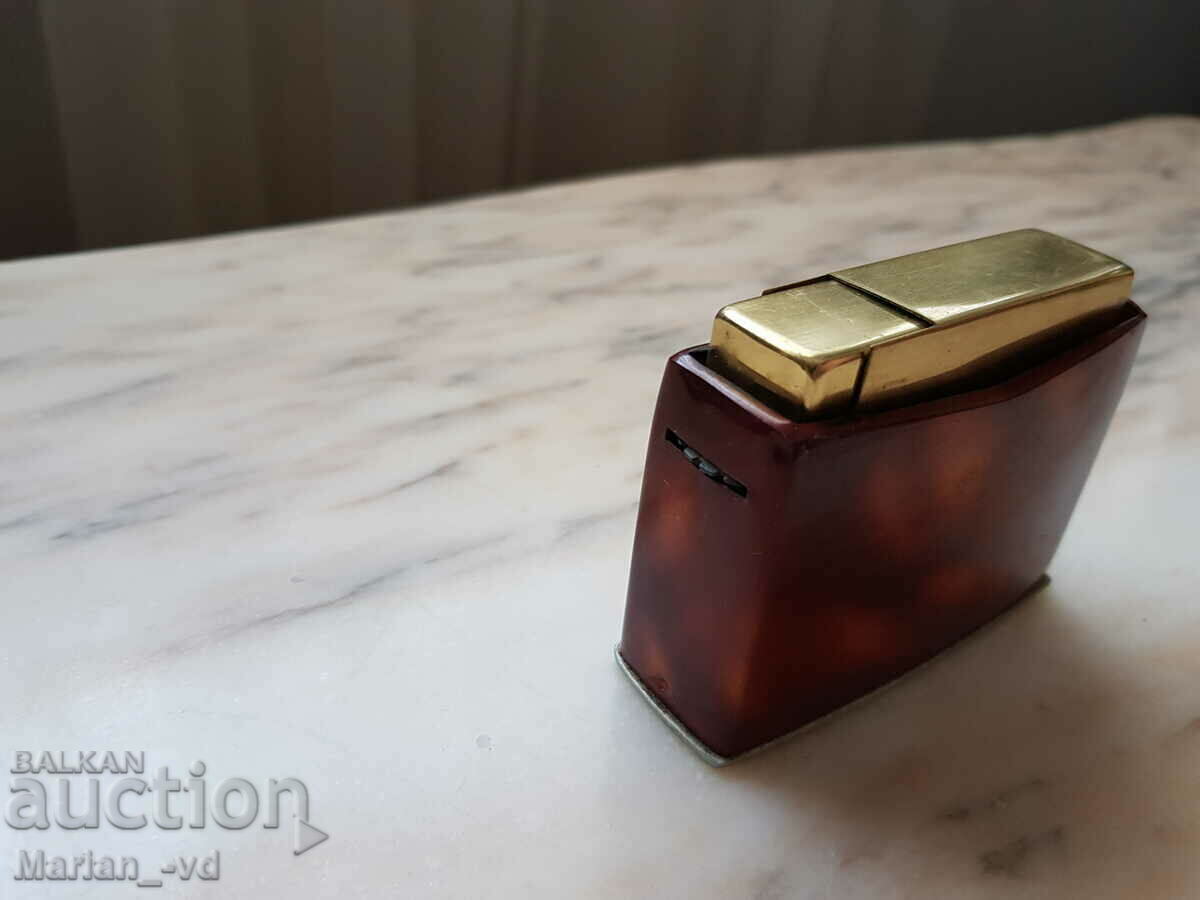 Table gas lighter with price 20.00 BGN | € 10.23 Table gas lighter with price 20.00 BGN | € 10.23