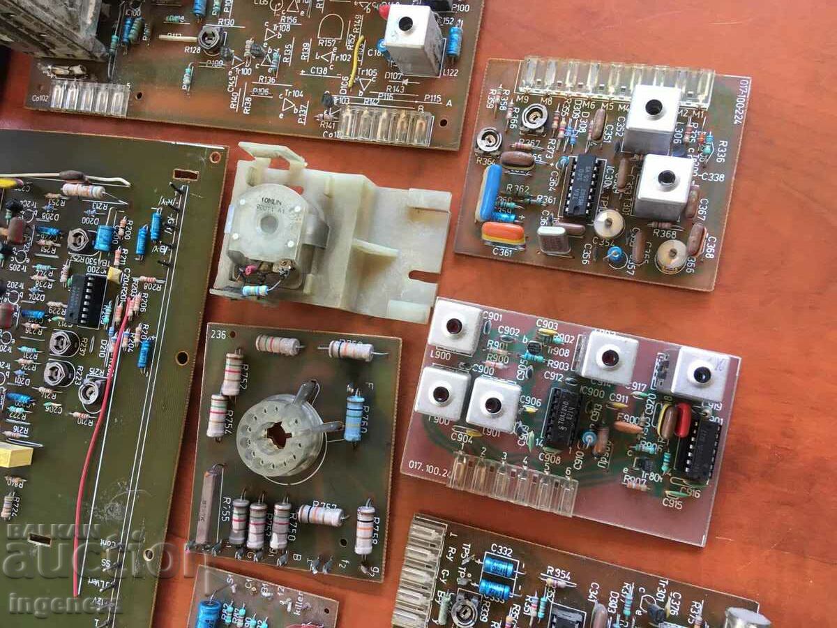 SCRAP BOARDS ELEMENTS FROM A WORKING SOFIA 81 TV - 7