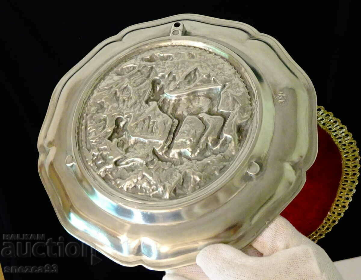 Παράδοση Πλάκα τοίχου, τσίγκινο πάνελ με αγριόγιδα, Cassowary. Παράδοση Πλάκα τοίχου, τσίγκινο πάνελ με αγριόγιδα, Cassowary.