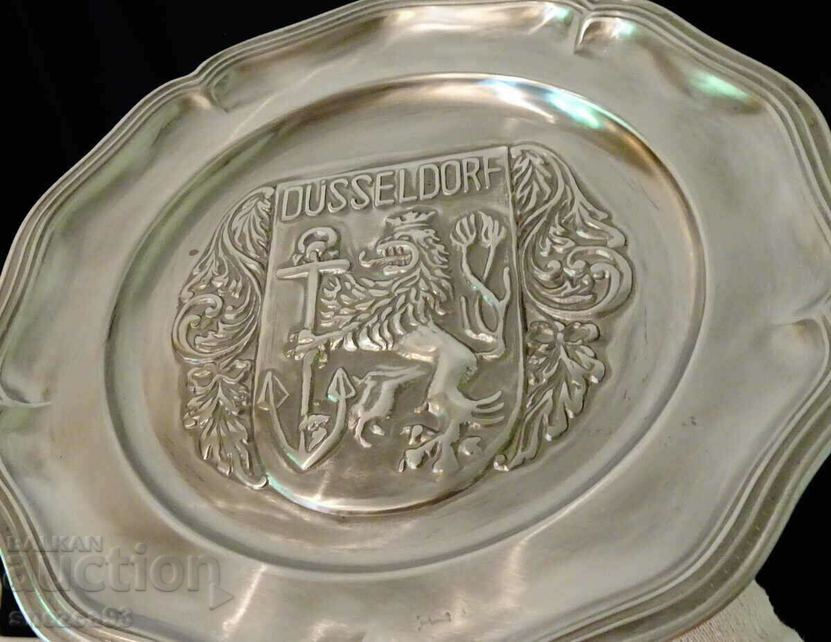 Auction Wall plate, tin panel with Lion, anchor, coat of arms. Auction Wall plate, tin panel with Lion, anchor, coat of arms.