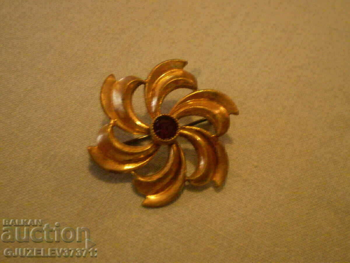 Auction Antique Women's Brooch BRASS and Zirconium Auction Antique Women's Brooch BRASS and Zirconium