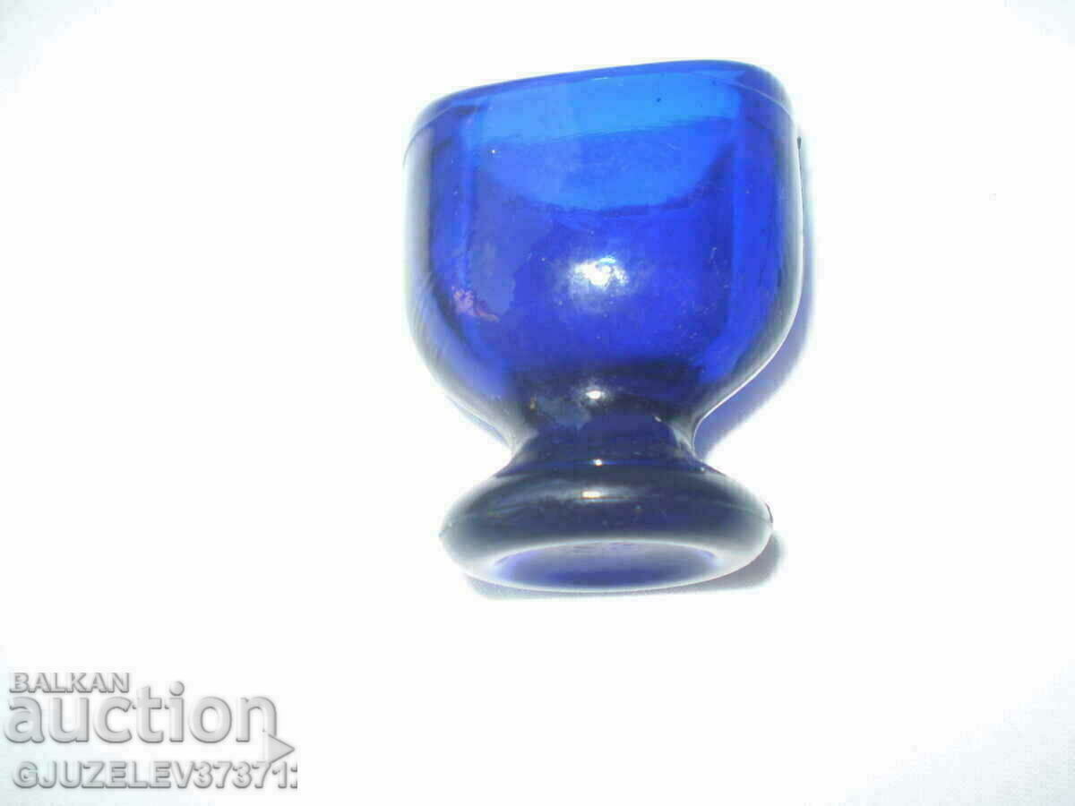 Auction 19th Century Antique Medical Blue Glass Eye Cup Auction 19th Century Antique Medical Blue Glass Eye Cup