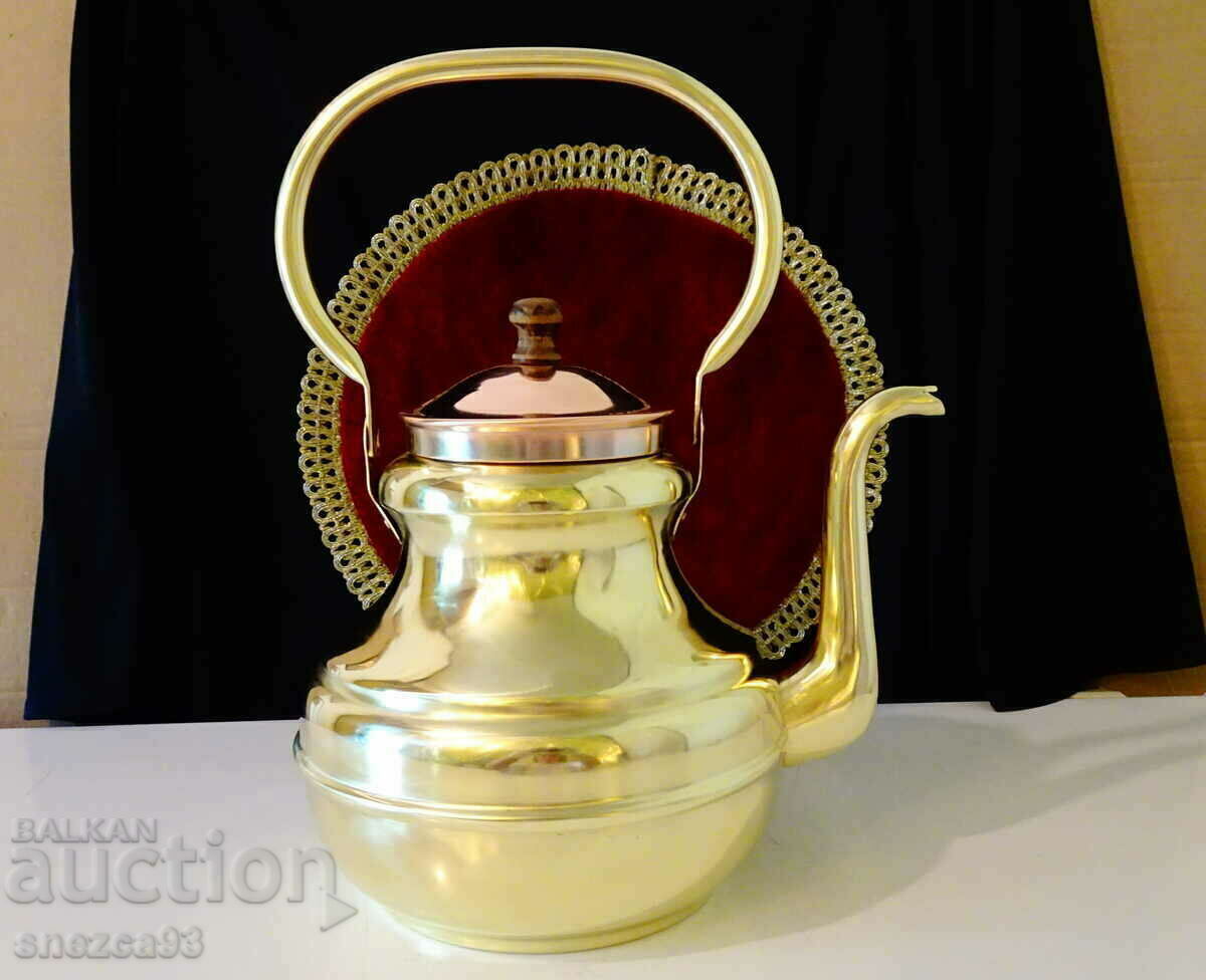 Bronze teapot 3 liters, gold plating with price 79.00 BGN | € 40.39 Bronze teapot 3 liters, gold plating with price 79.00 BGN | € 40.39