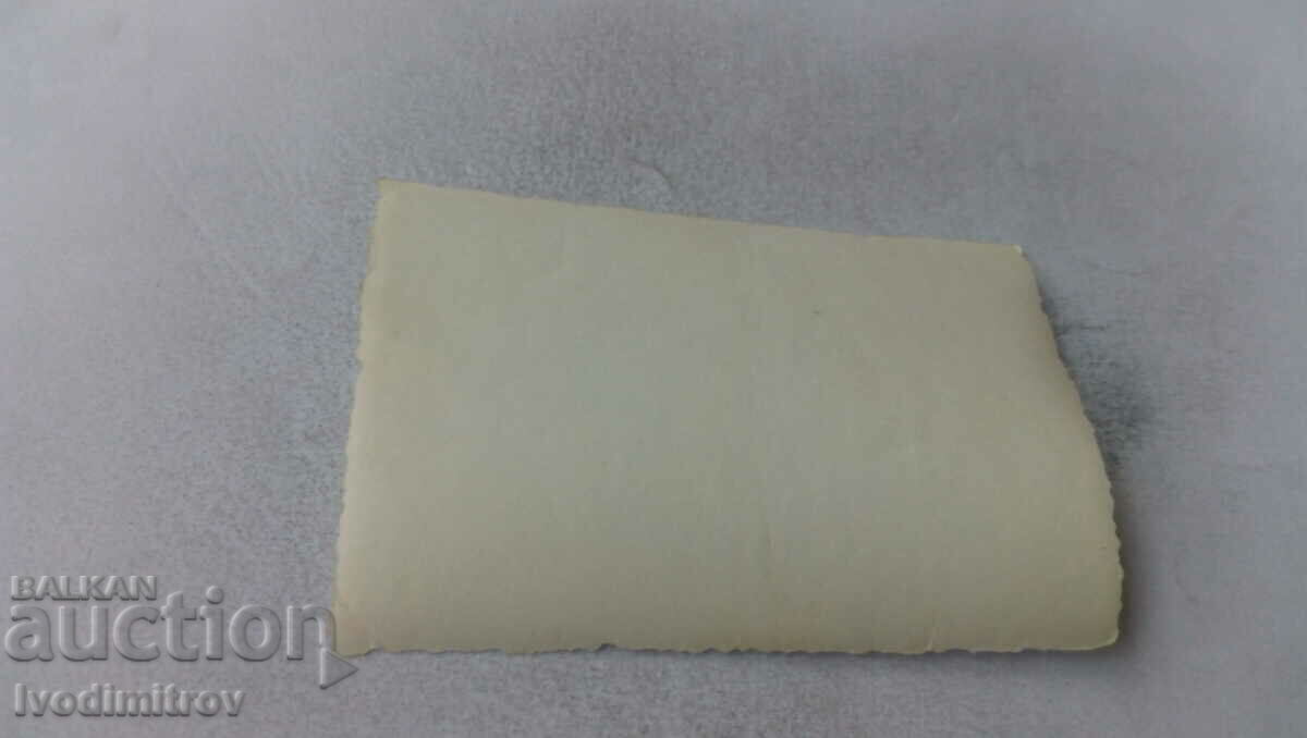 Φωτογραφία Άνδρες και γυναίκες στην παραλία με τιμή 1.45 BGN | € 0.74