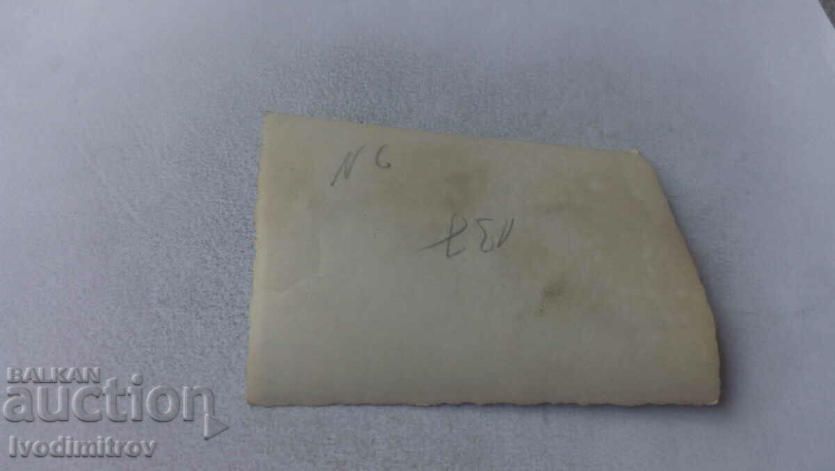 Fotografie Bărbați și femei pe un pod cu preț 1.45 BGN | € 0.74 Fotografie Bărbați și femei pe un pod cu preț 1.45 BGN | € 0.74