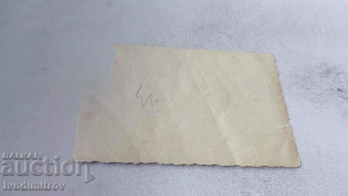 Φωτογραφία Μικρό αγόρι στον κήπο με τιμή 1.15 BGN | € 0.59 Φωτογραφία Μικρό αγόρι στον κήπο με τιμή 1.15 BGN | € 0.59