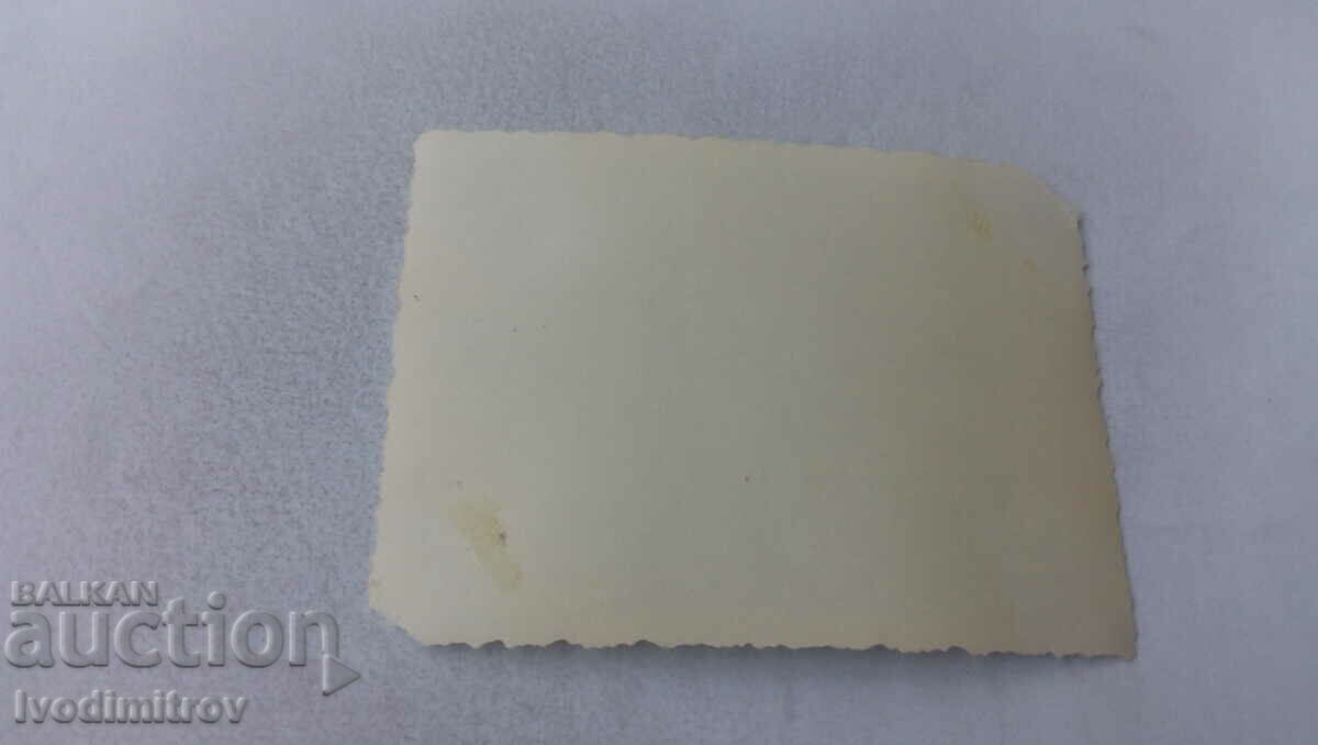 Снимка Млад мъж на брега на морето с цена 2.35 лв. | € 1.20 Снимка Млад мъж на брега на морето с цена 2.35 лв. | € 1.20