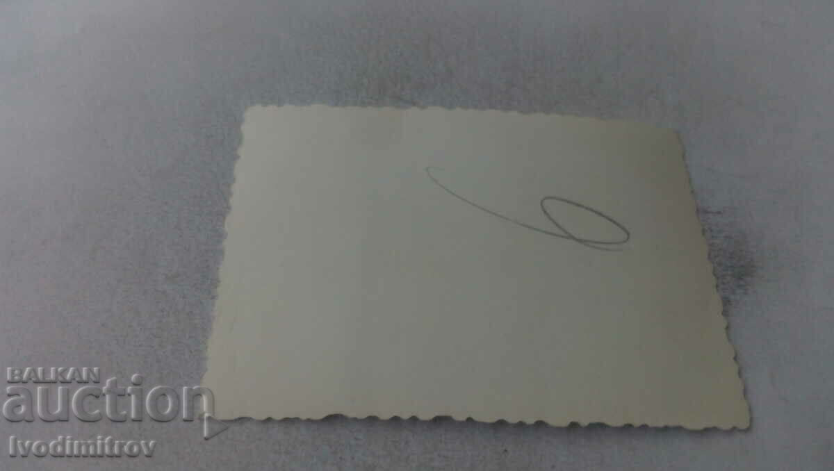 Φωτογραφία Άνδρας και αγόρι με σκουφάκια κολύμβησης στη θάλασσα με τιμή 1.65 BGN | € 0.84