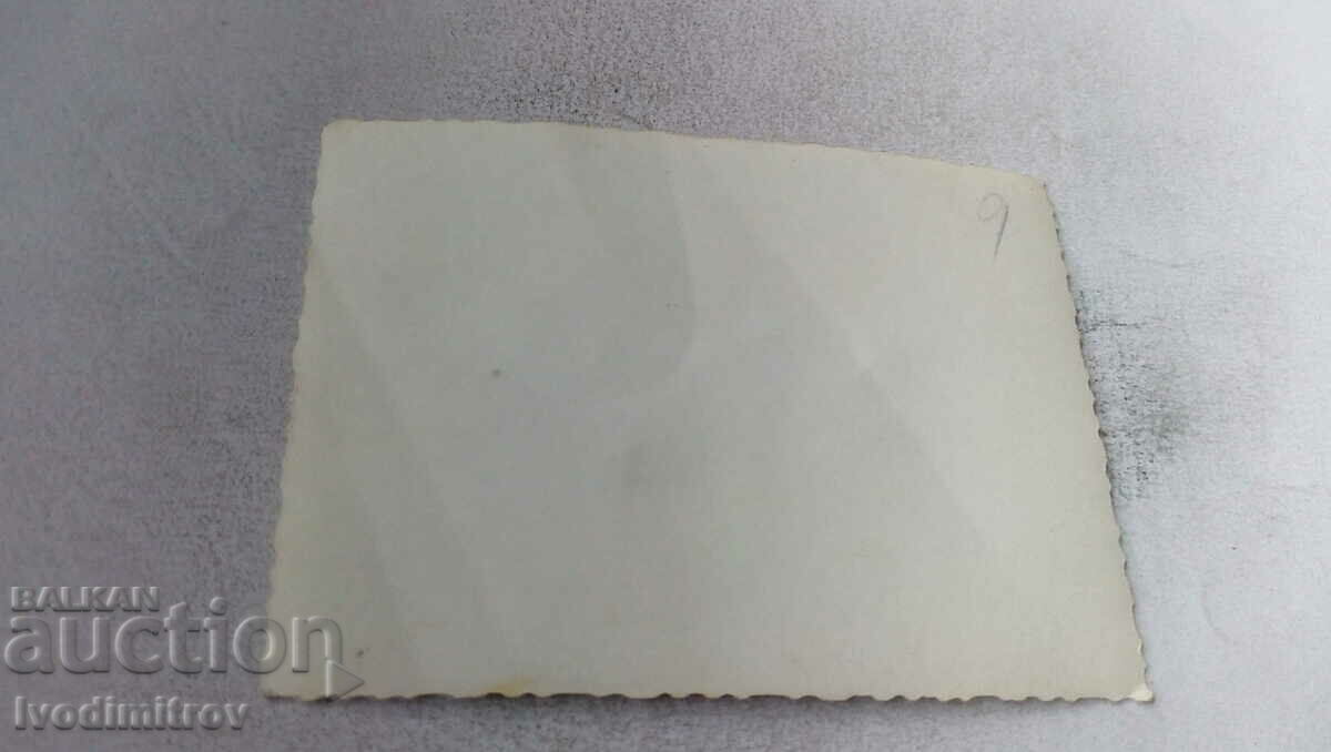 Foto Bărbați și tineri lângă piscină cu preț 1.85 BGN | € 0.95 Foto Bărbați și tineri lângă piscină cu preț 1.85 BGN | € 0.95