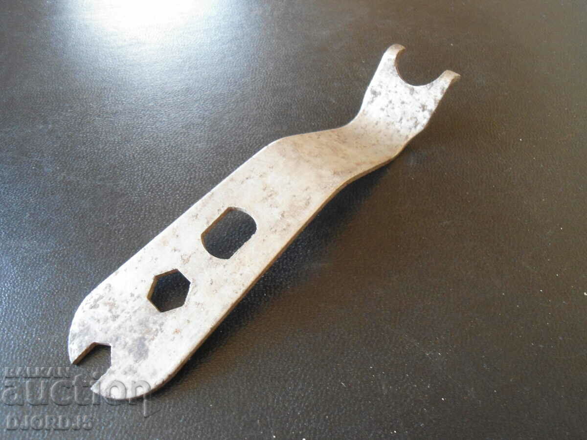 An old switch with price 2.00 BGN | € 1.02 An old switch with price 2.00 BGN | € 1.02