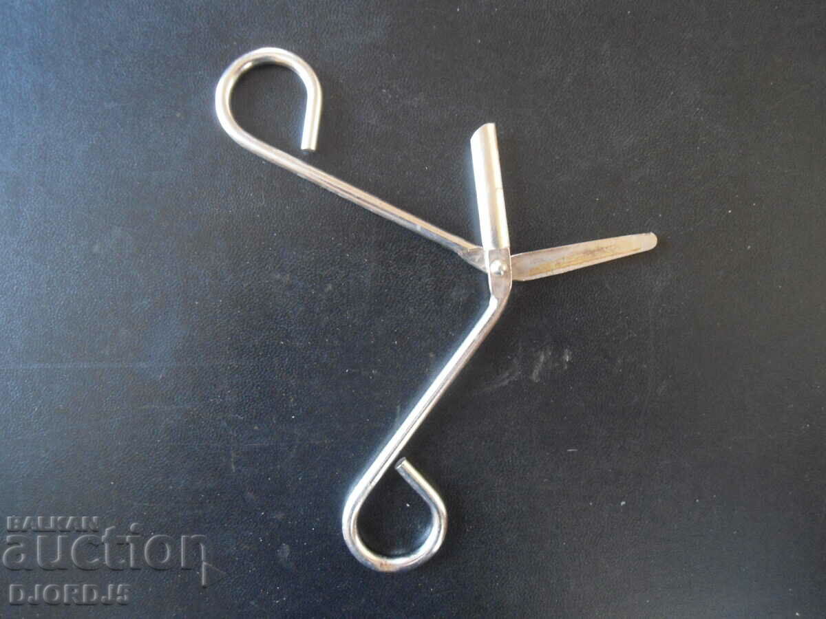 Old specialized scissors with price 3.00 BGN | € 1.53 Old specialized scissors with price 3.00 BGN | € 1.53