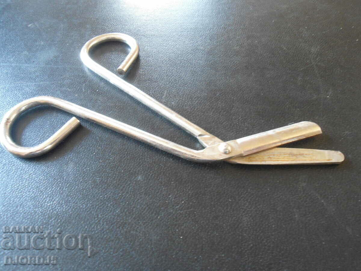 Auction Old specialized scissors Auction Old specialized scissors